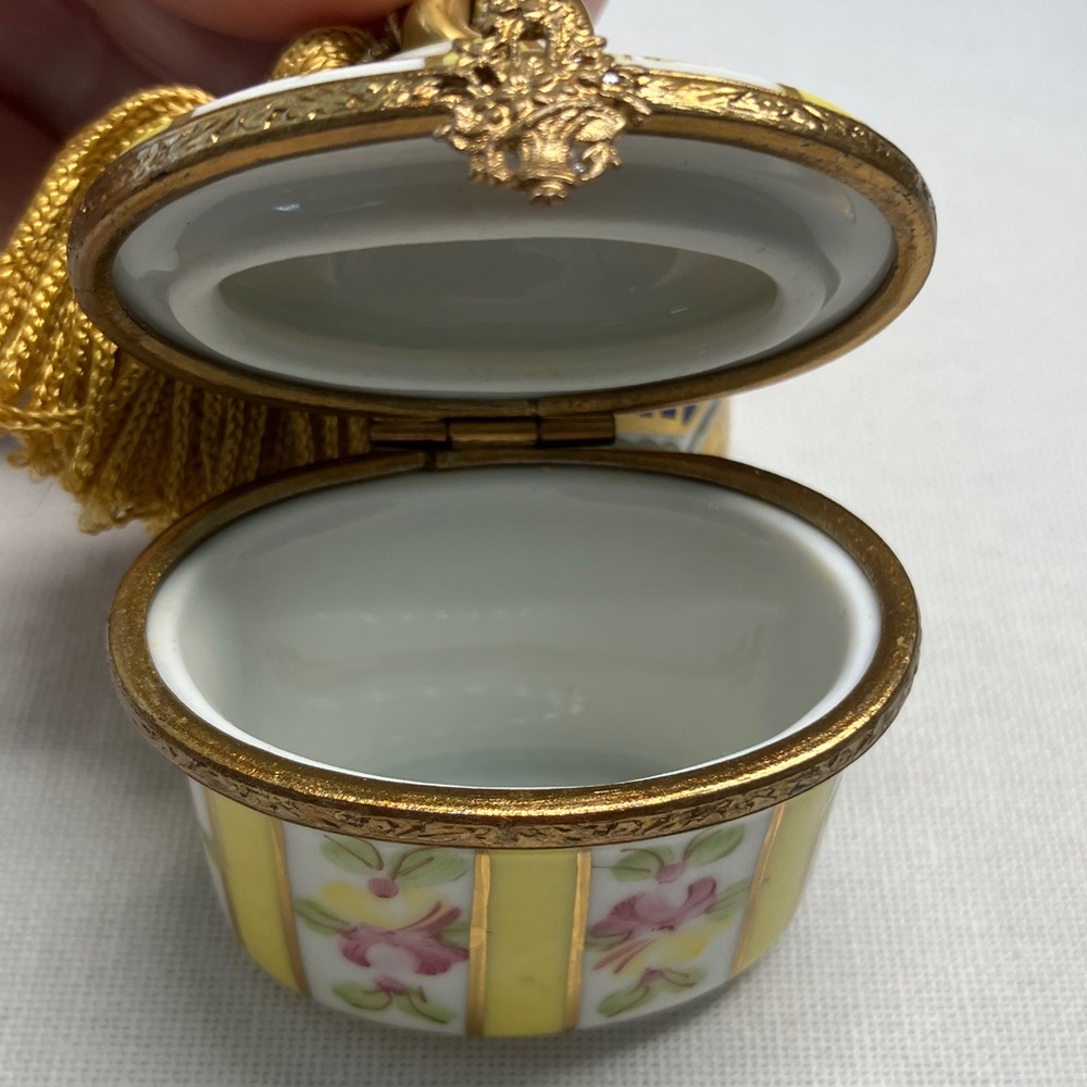 Limoges Porcelain Trinket Box with Tassel - Picture 6 of 7